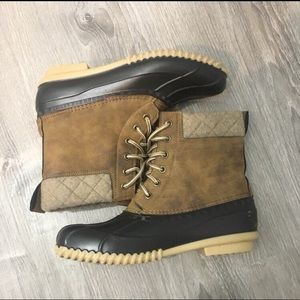 Duck boots